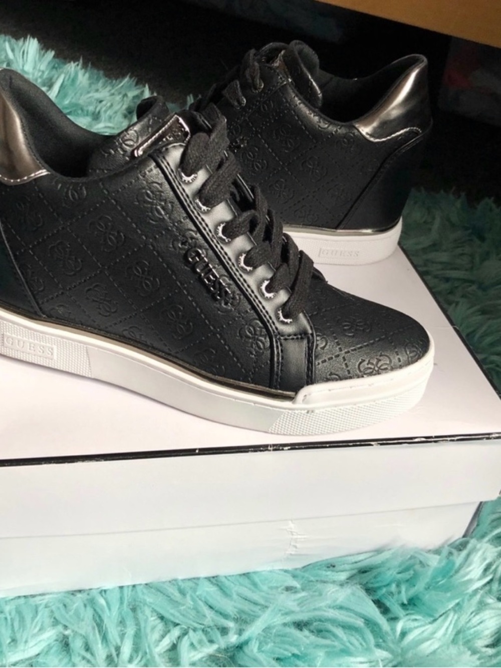 ❗️NWT❗️GUESS black hidden wedge sneaker
